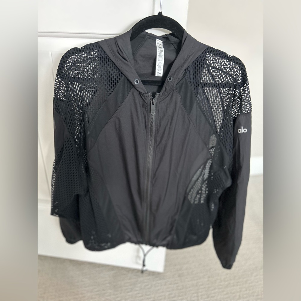 Alo Yoga Windbreaker with Hood Black Medium